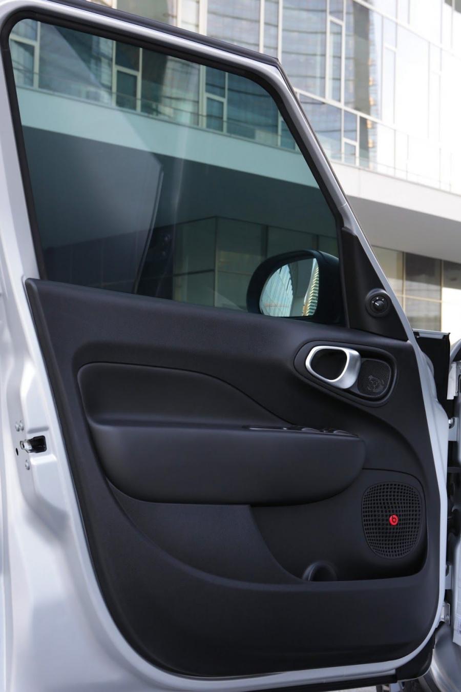 Fiat 500L Beats Edition 2014 года  (фото 53 из 86)